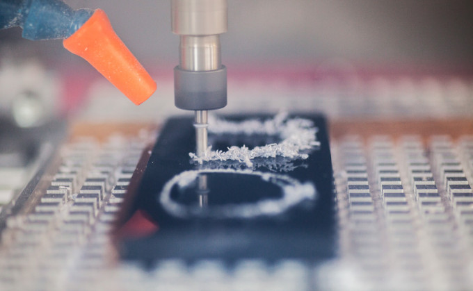 Anfertigung von Modellen für die Colibri's Kollektion per CNC Fräsung im Colibri's Headquarter in Lübeck.