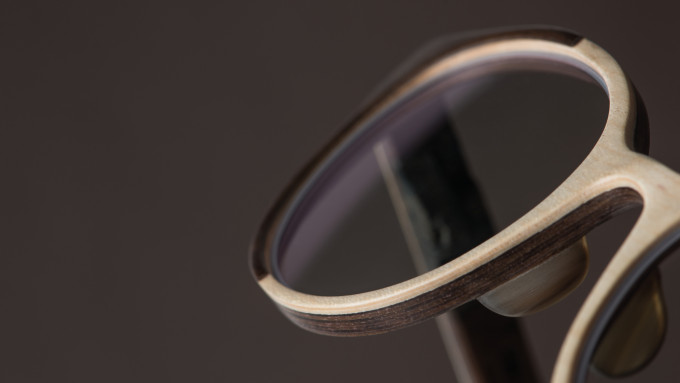 Rolf Holzbrille aus der Two-tone Serie, die zwei Holzarten kombiniert.